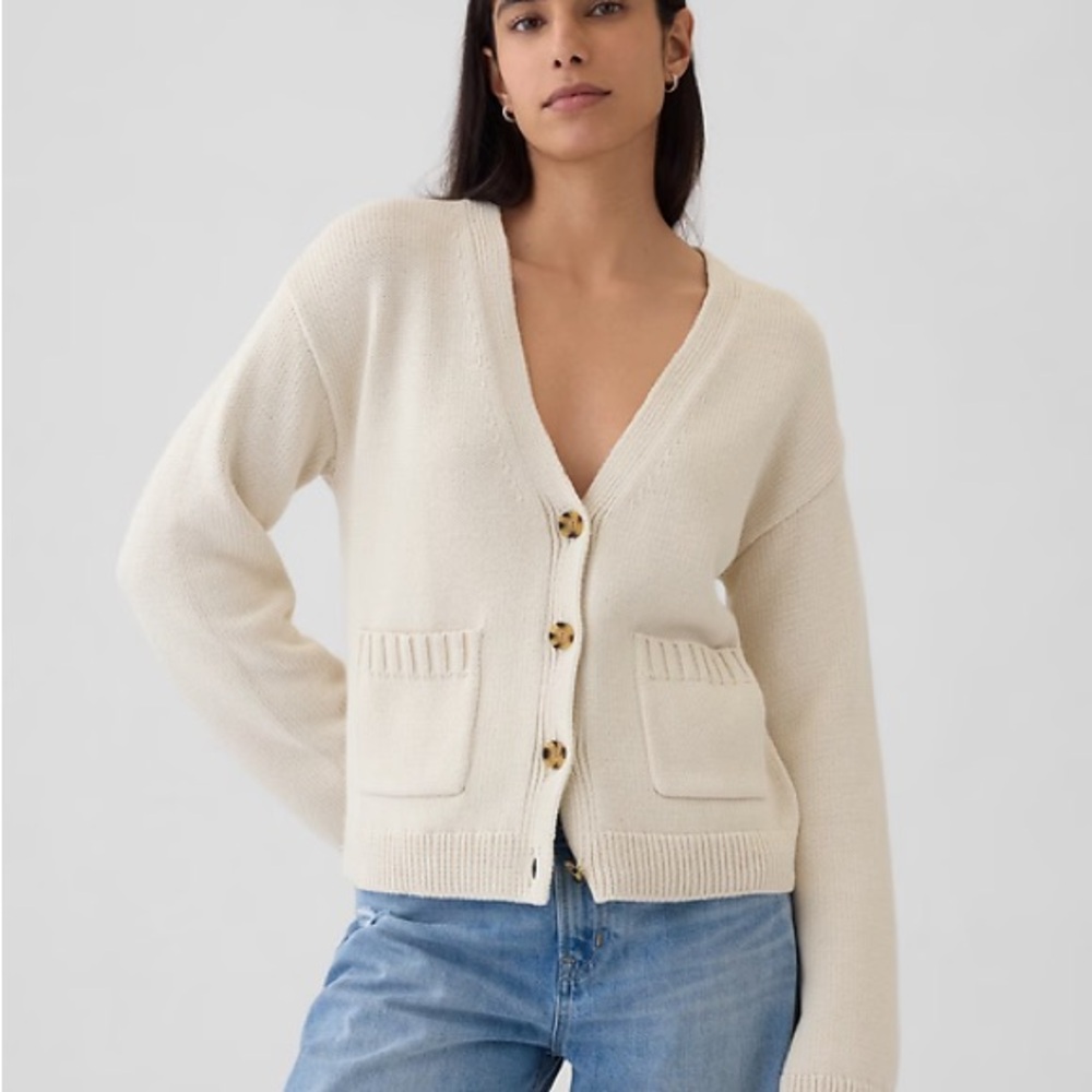 GAP Sweater Cardigan in Cream Beige